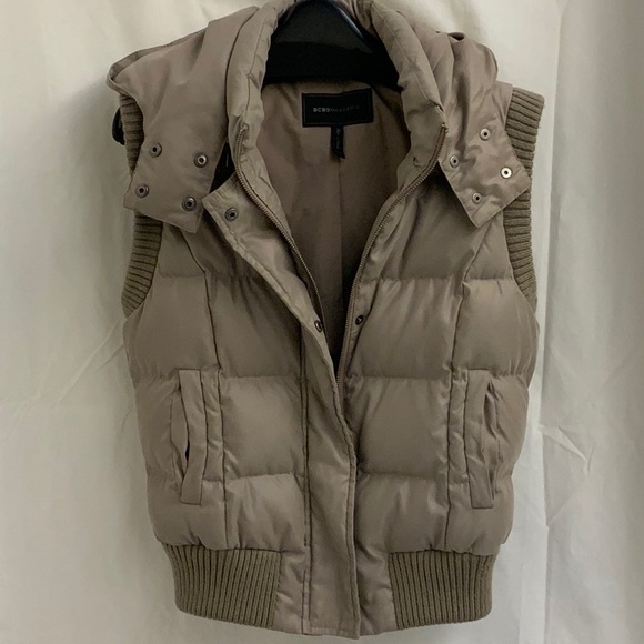 BCBG Maxazaria Duck Feather-Fill Puffer Vest with Detachable Hood in Taupe Sz M - Picture 3 of 13